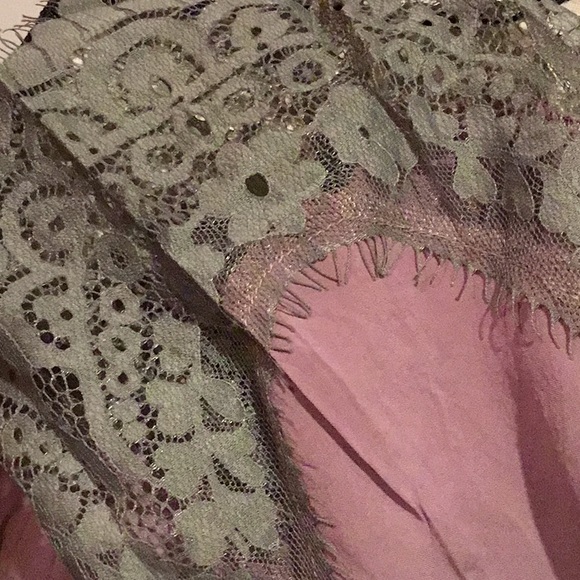 Listicle lace cold shoulder top - Picture 3 of 4